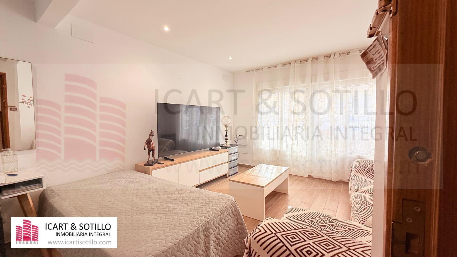 Renovated ground floor apartment with two private patios in Vinaròs