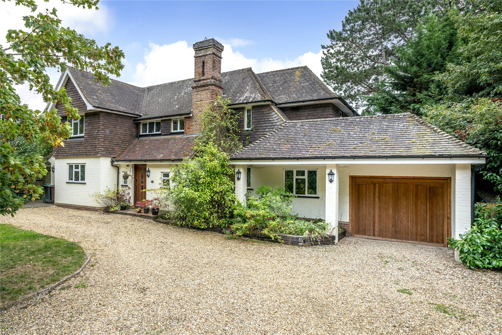 Detached House: for sale in Harpenden