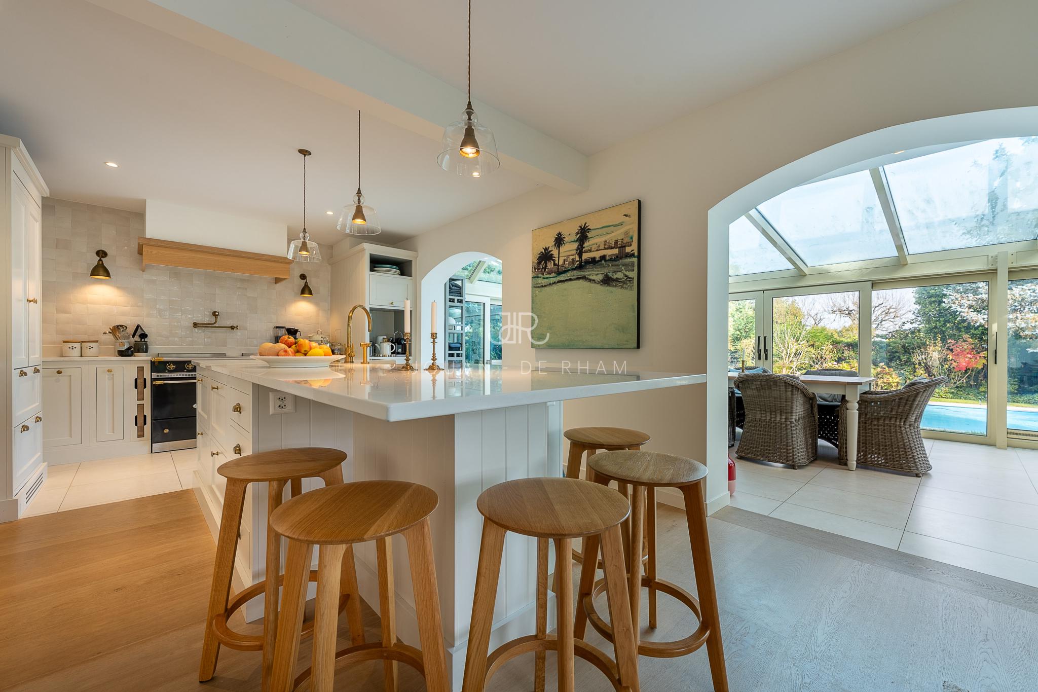 Gorgeous family house for sale in a quiet private lane