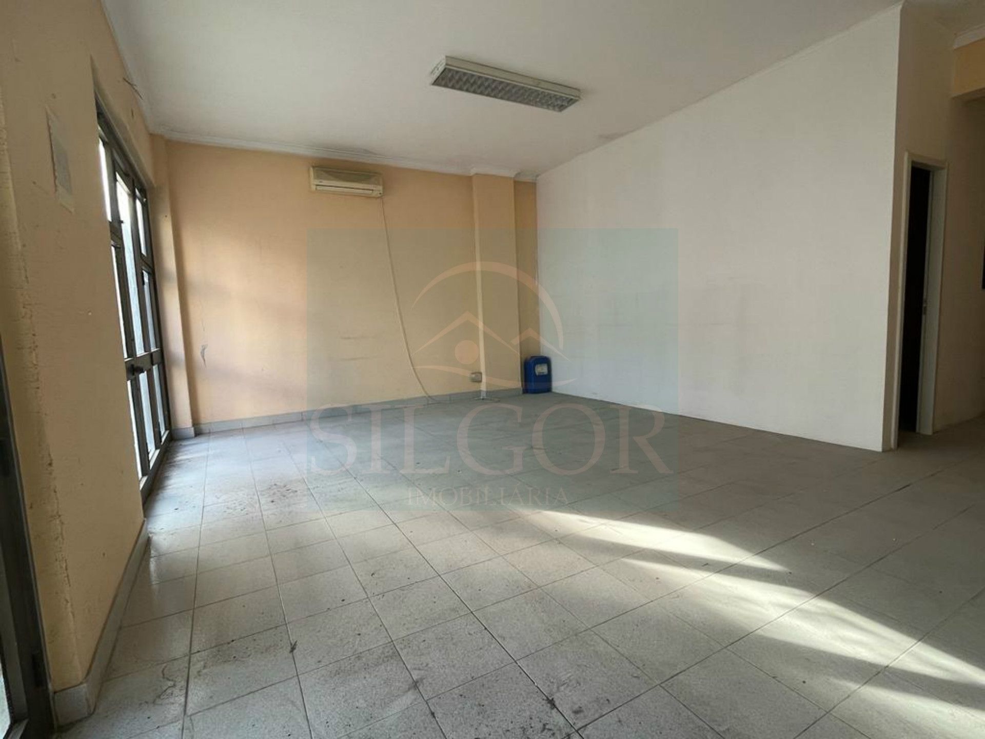 Commercial for sale, Setúbal, Moita, Baixa da Banheira e Vale da Amoreira, Portugal (Baixa da Banheira, Portugal)