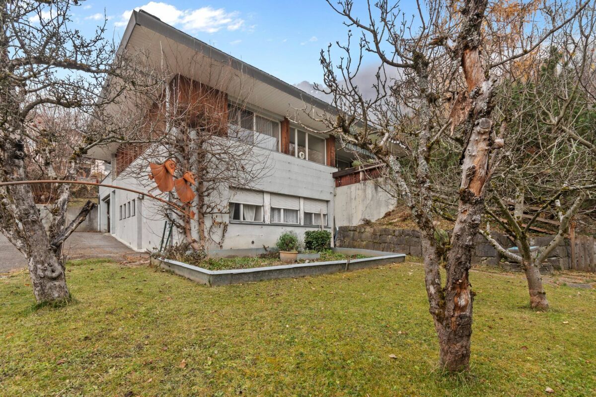 Detached detached house in a quiet residential area