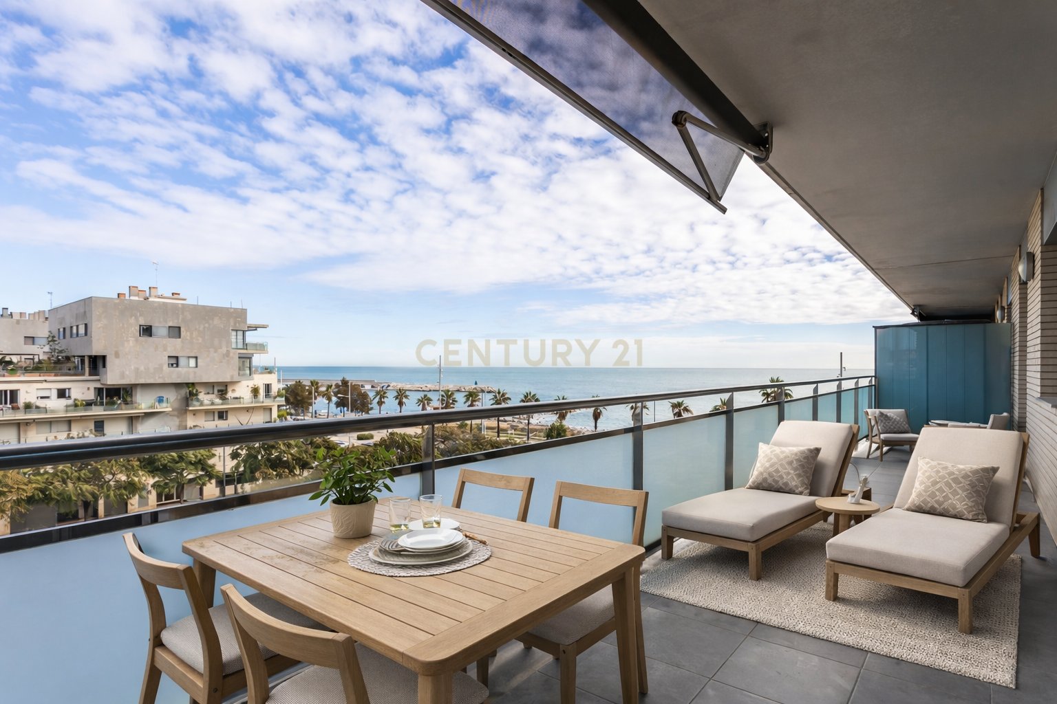 Apartment in the Maritime Port of Badalona with large terrace and sea views