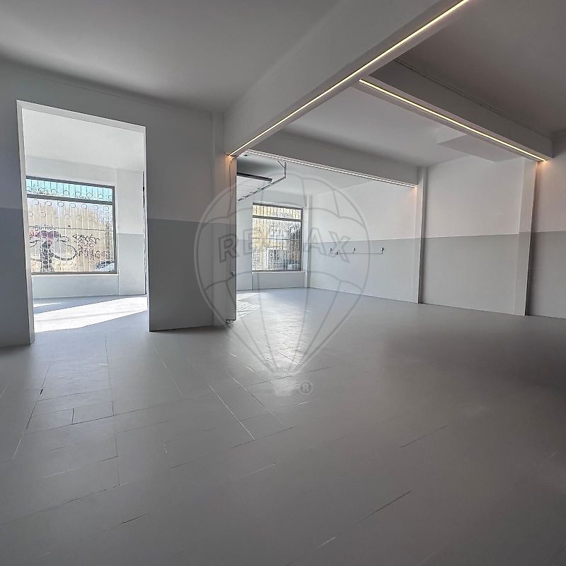 Commercial for sale in Almada, Portugal