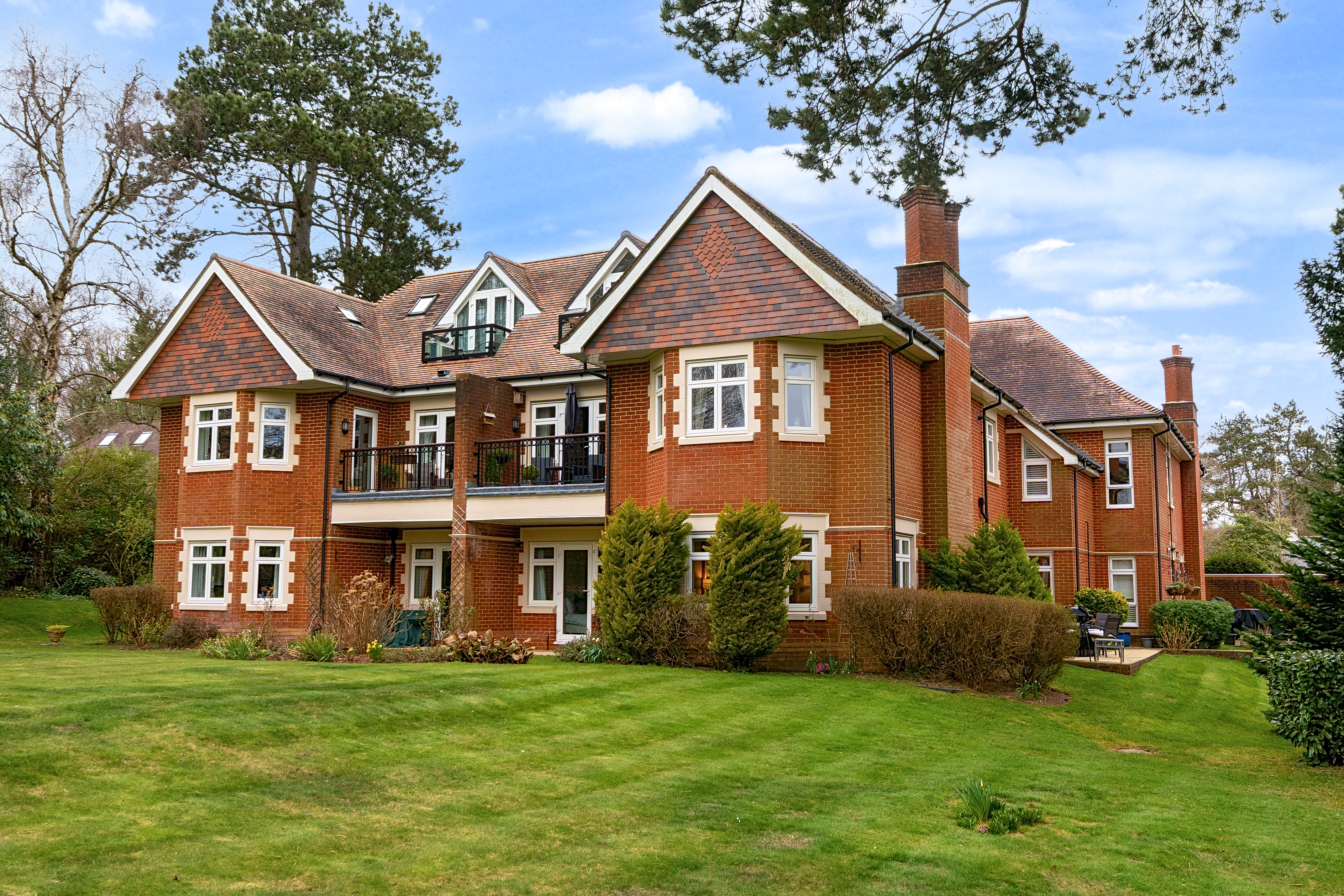 Ground Floor Apartment: for sale in Kingswood