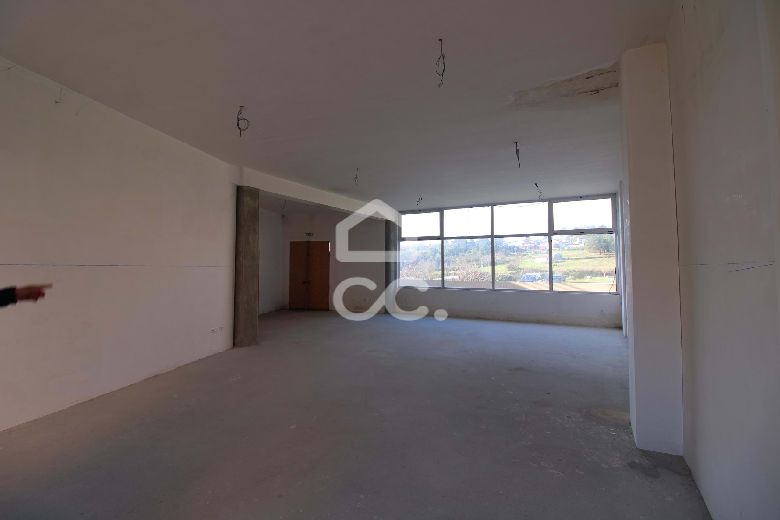 Downtown store with private garage, with excellent potential to grow your business