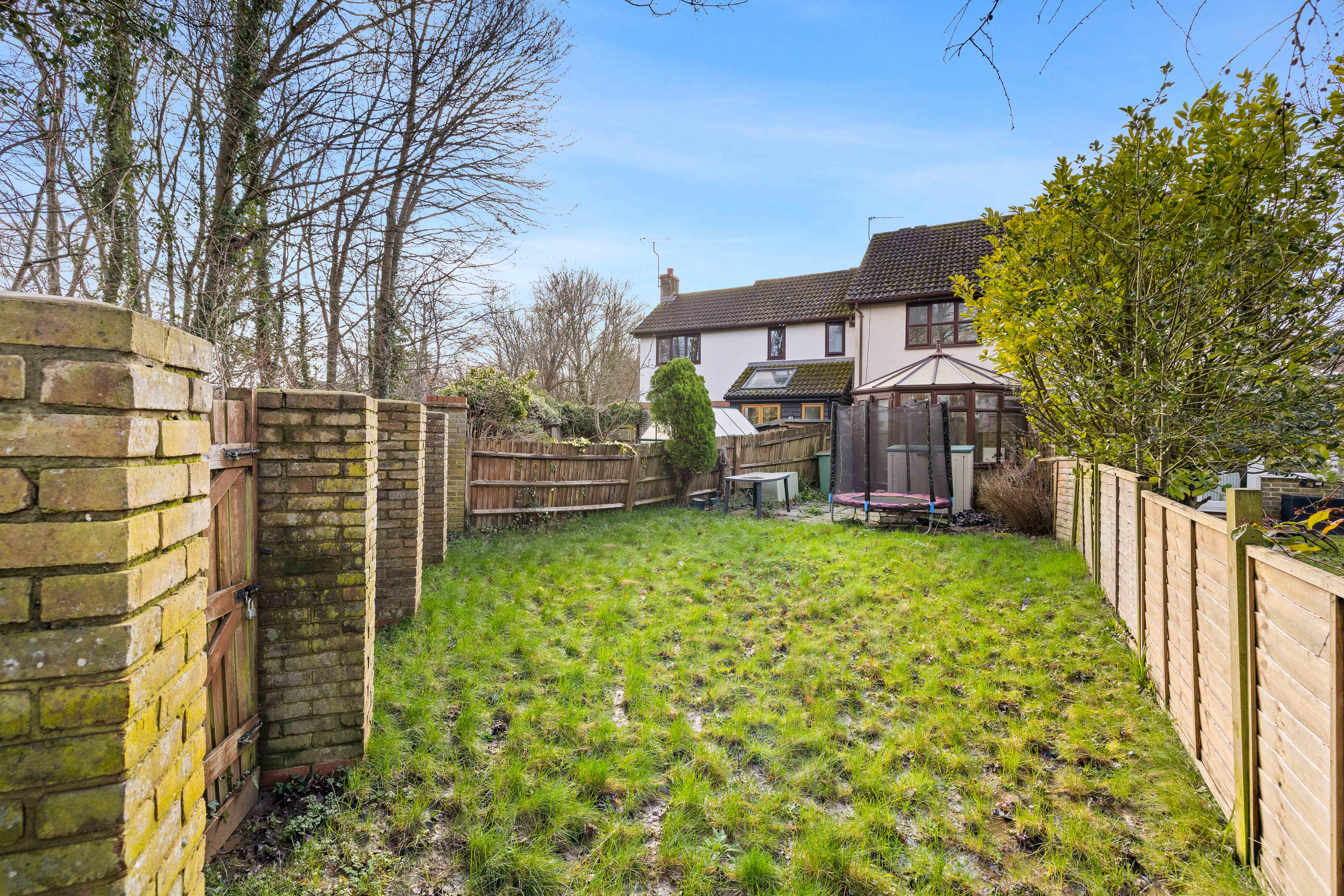 Burns Close,Horsham,RH12 5PF - £375000