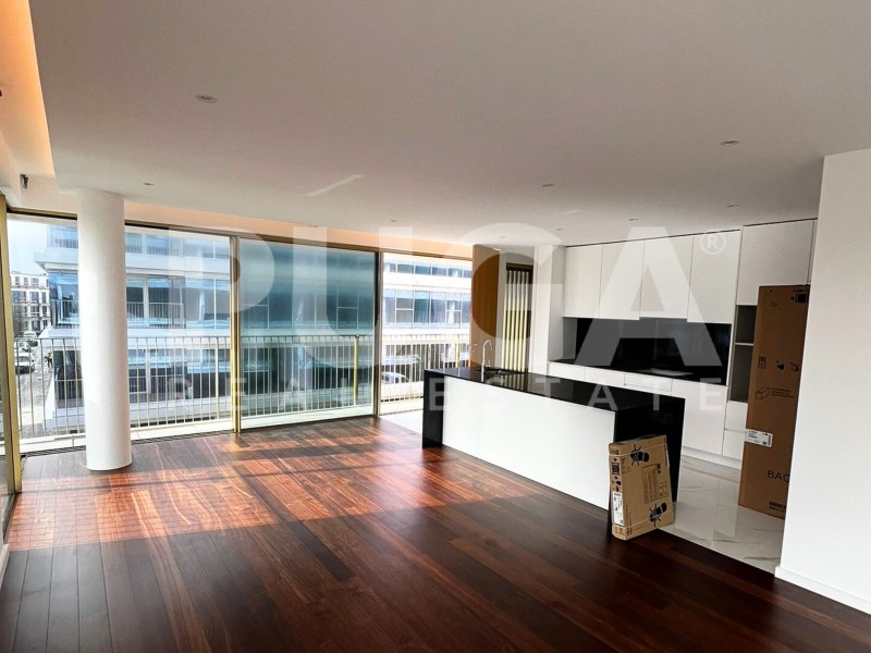 3-Bedroom Apartment in Canidelo with Sea View - Investment Opportunity