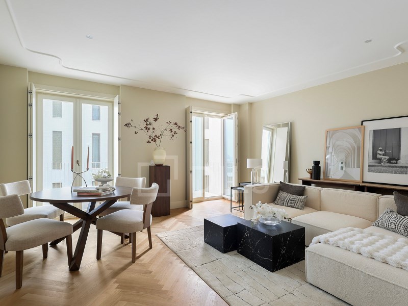 2 bedroom flat with balcony and river view, in the Santa Clara Palace