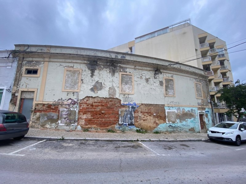 Building for Rehabilitation ARU area with approved Project, Setúbal