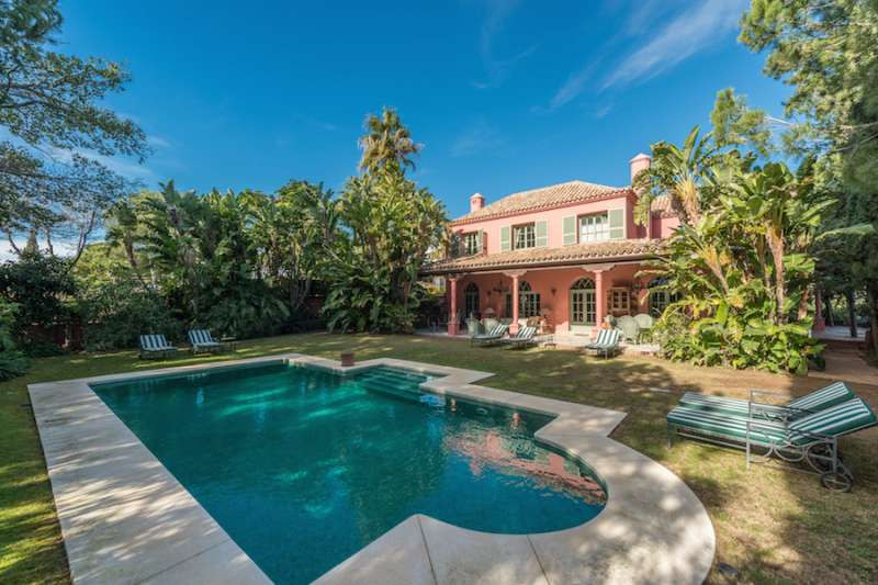 AWARD WINNING LUXURY REAL ESTATE AGENCY, 5 BEDROOM VILLA FOR SALE HACIENDA LAS CHAPAS
