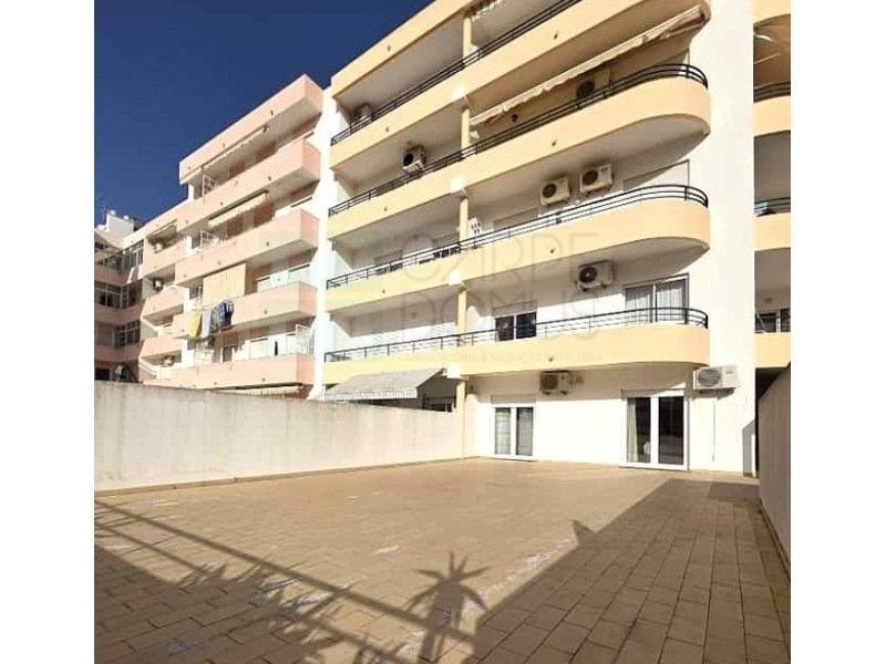2 bedroom flat with terrace and garage in the centre of Monte Gordo, Algarve.