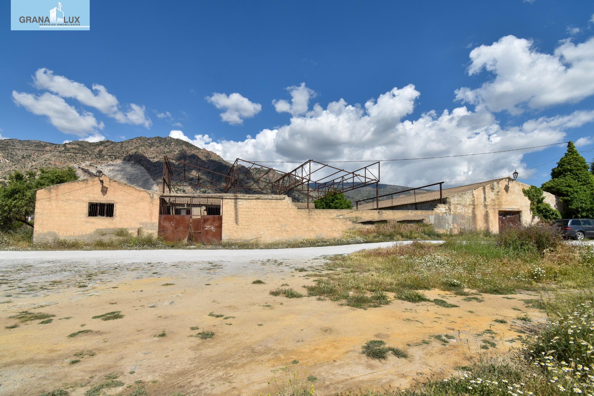 Industrial warehouse in the Ginatar area, Dúrcal, a few meters from the sports pavilion.