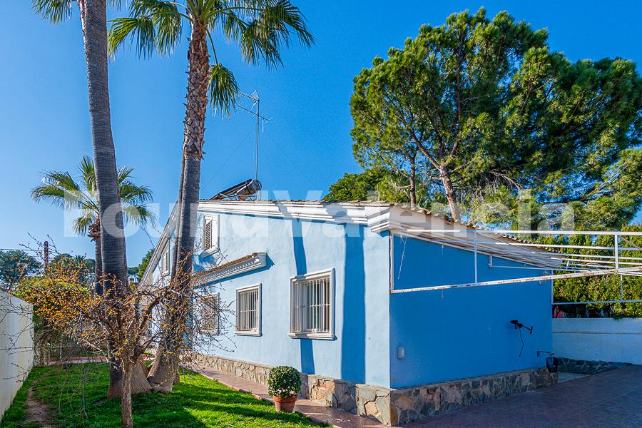 Elegant Detached Villa with Private Pool in La Eliana – Just 20 Minutes from Valencia