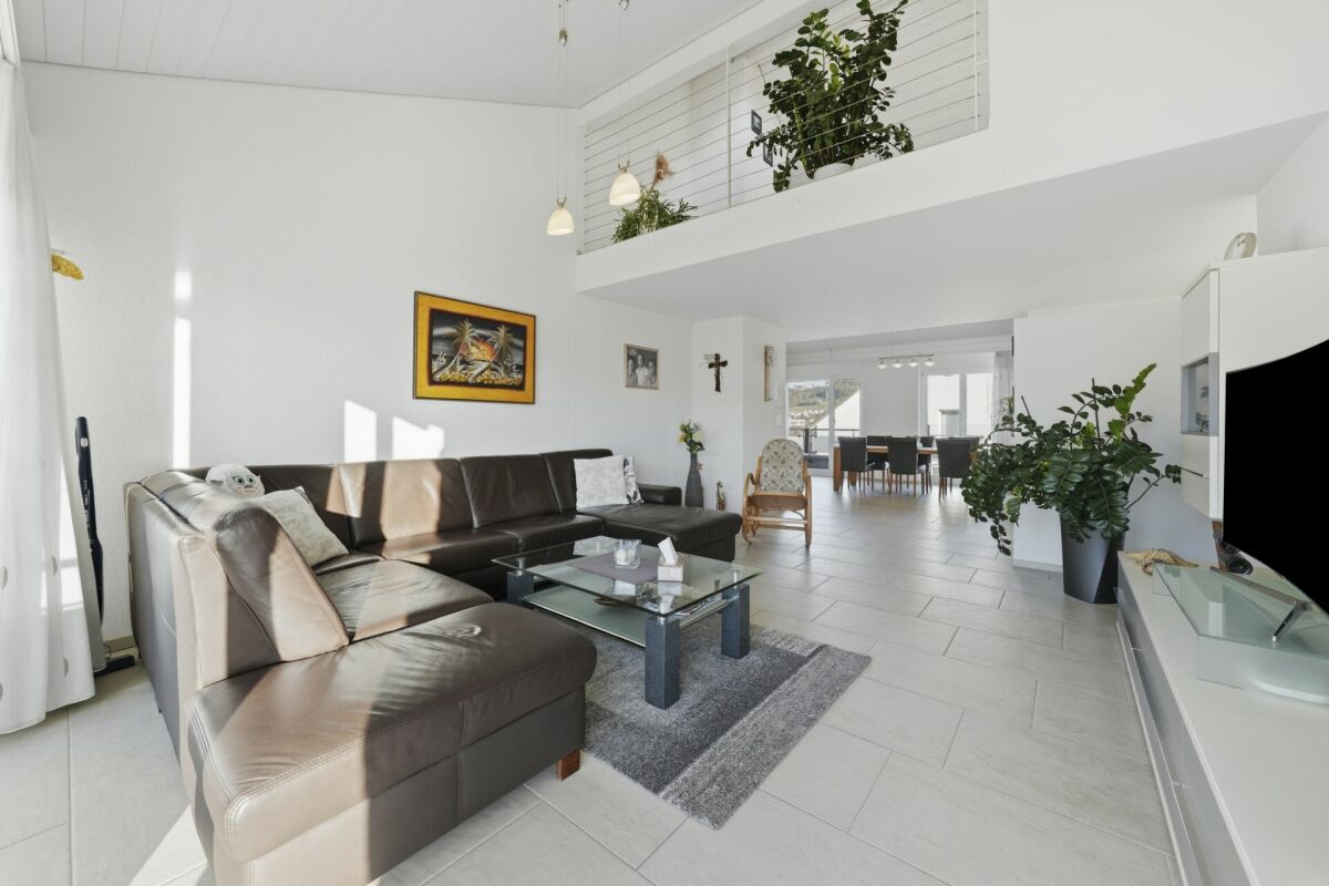 Spacious attic maisonette apartment with lots of light and three balconies