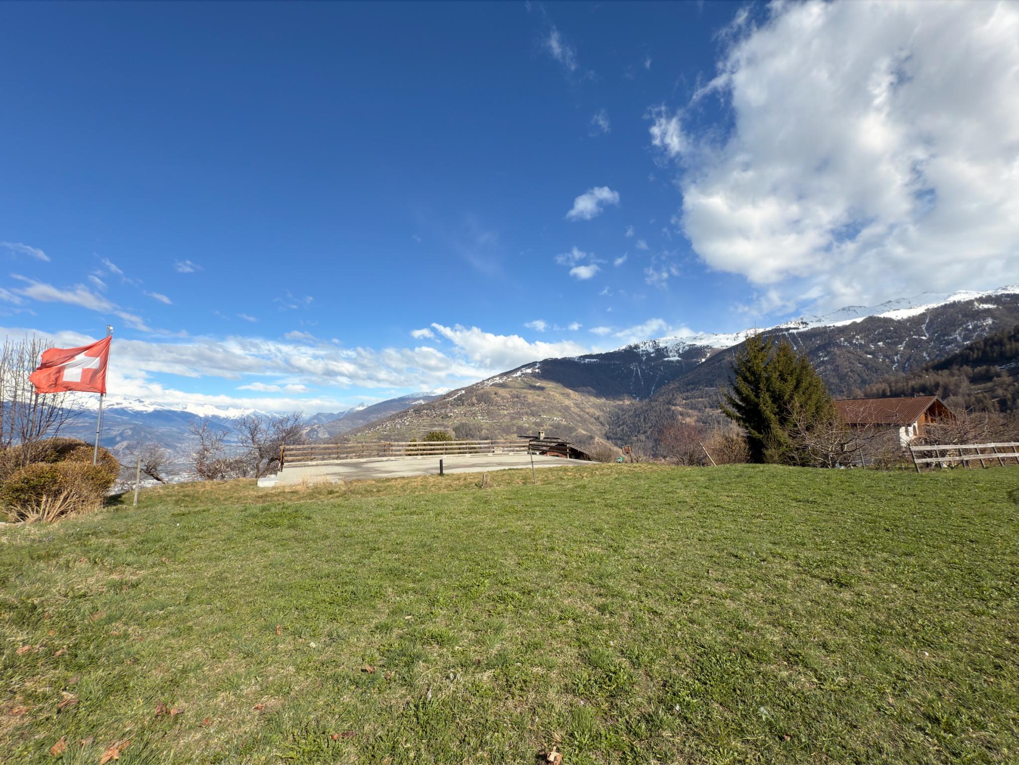 Magnificent building plot 4 minutes from the resort