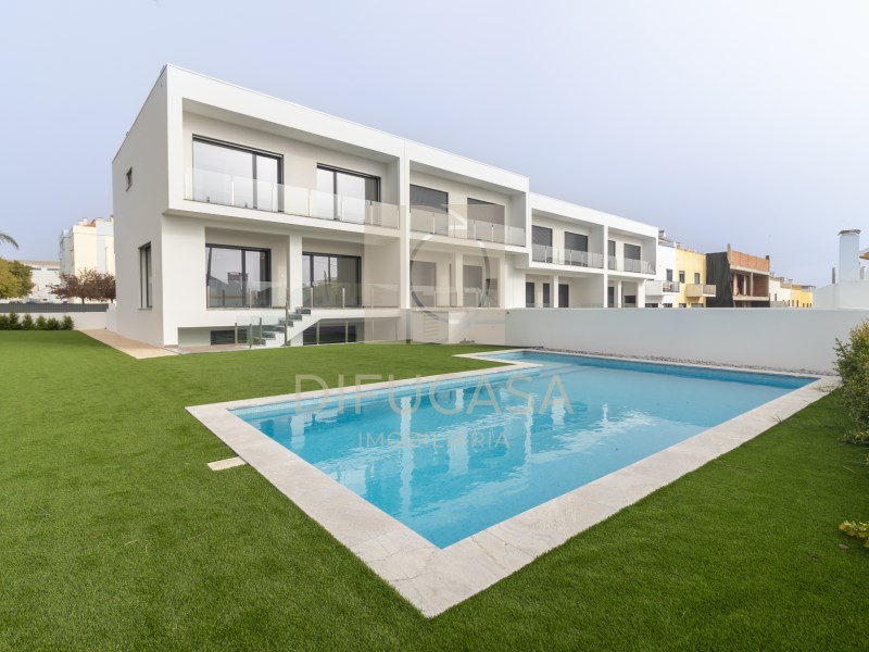 3 bedroom villa, ground floor and 1st floor with basement (garage + storage) and swimming pool