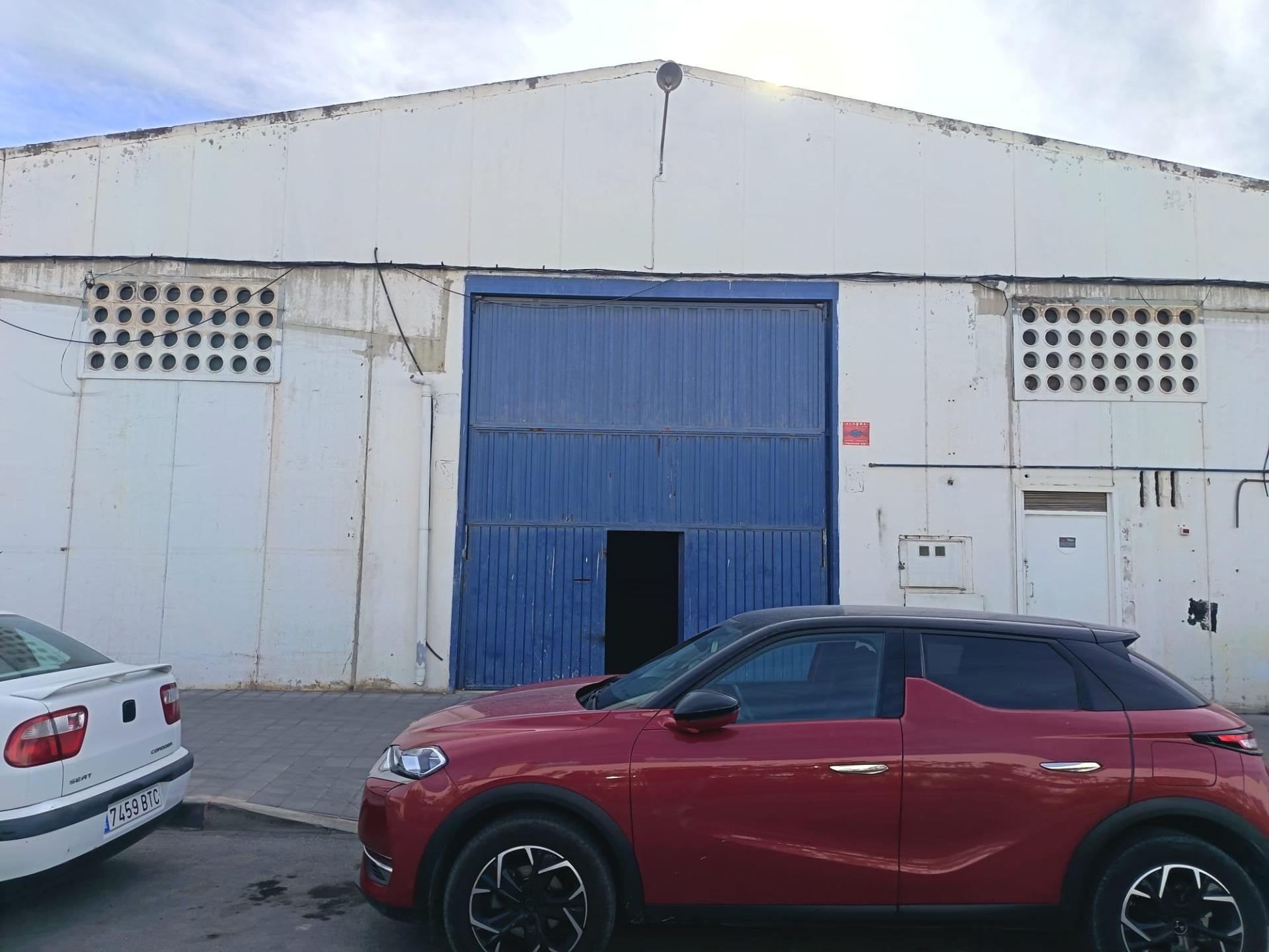 WAREHOUSE FOR SALE / EASY ACCESS TO HIGHWAY