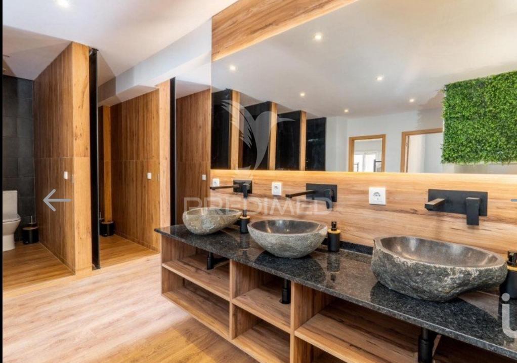 4 bedroom hostel near Marquês Square