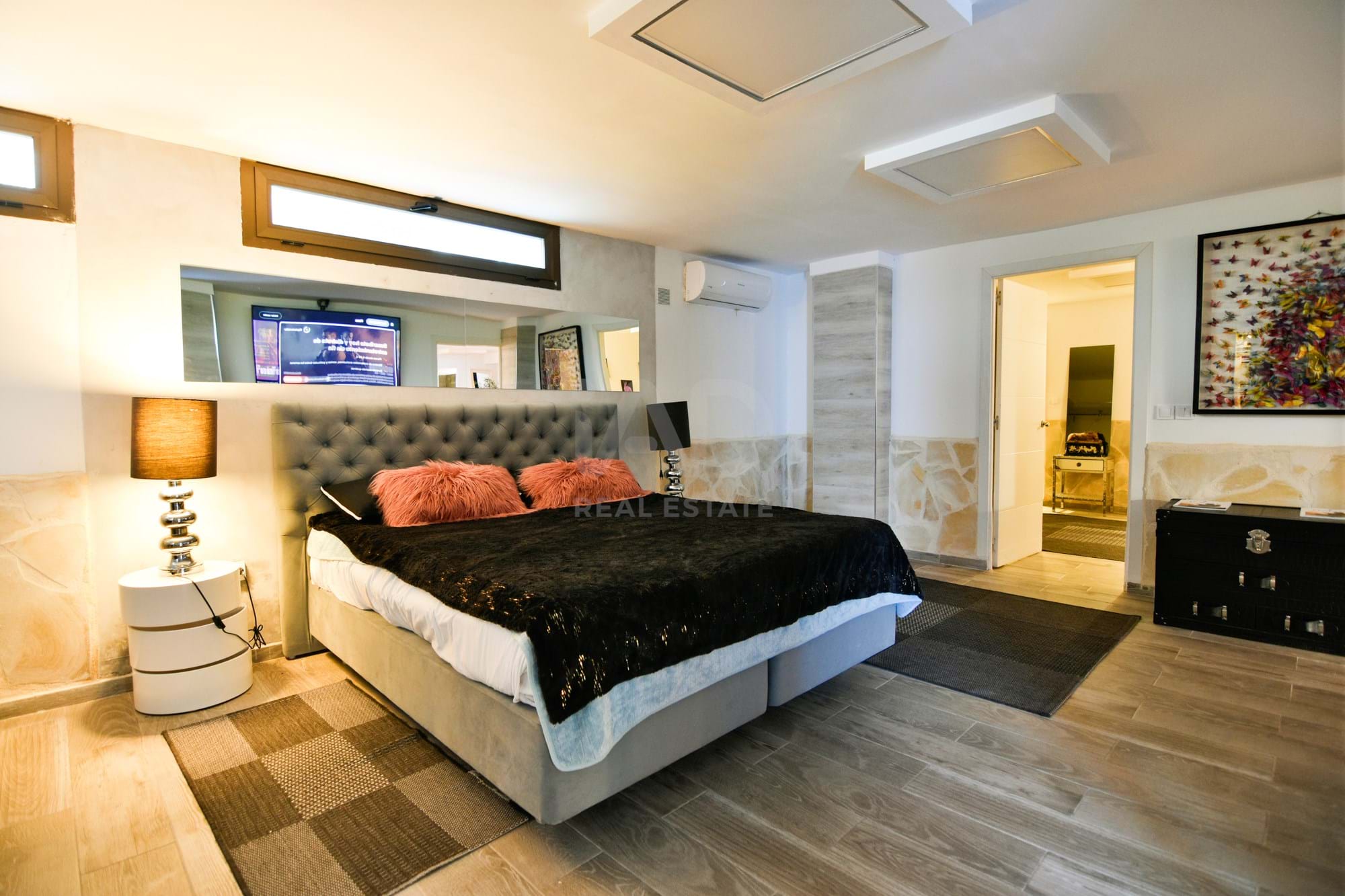 Tienda / local comercial 6 dormitorios - 322.00 m2