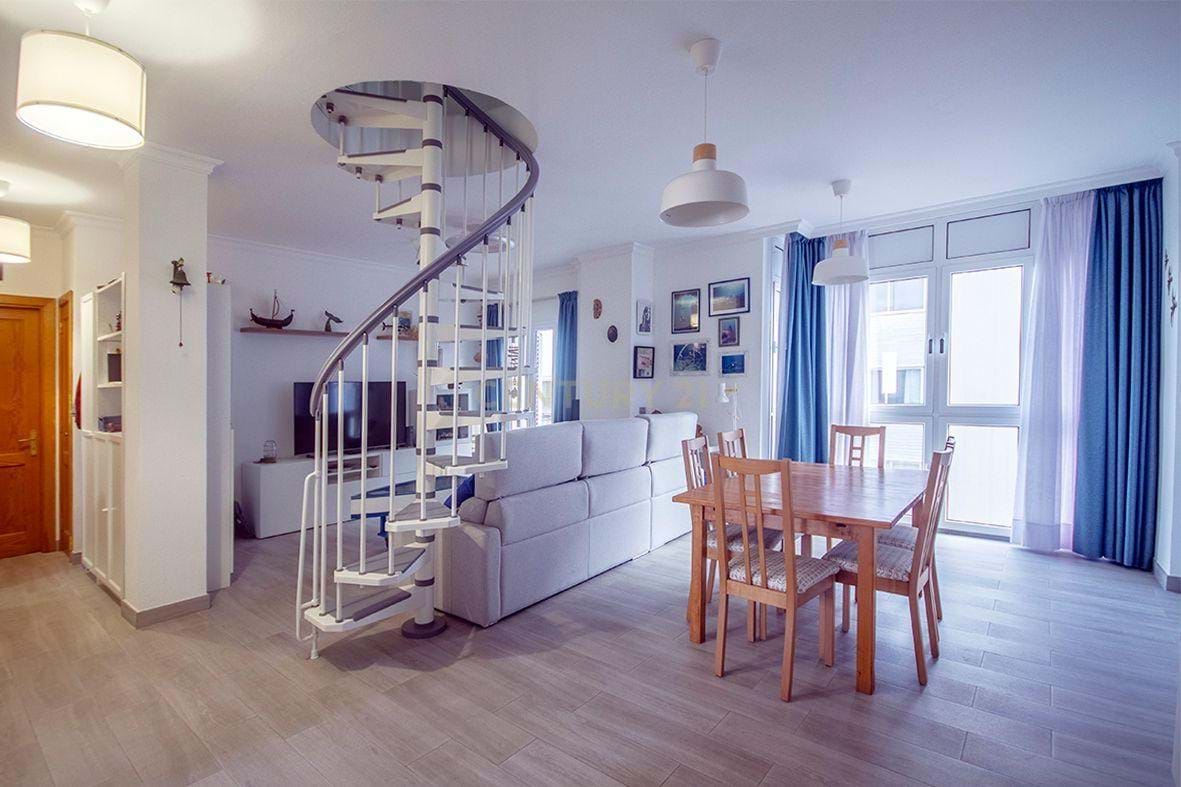 Fully renovated top-floor apartment with garage and storage room 5 minutes from Las Canteras, Gran Canaria