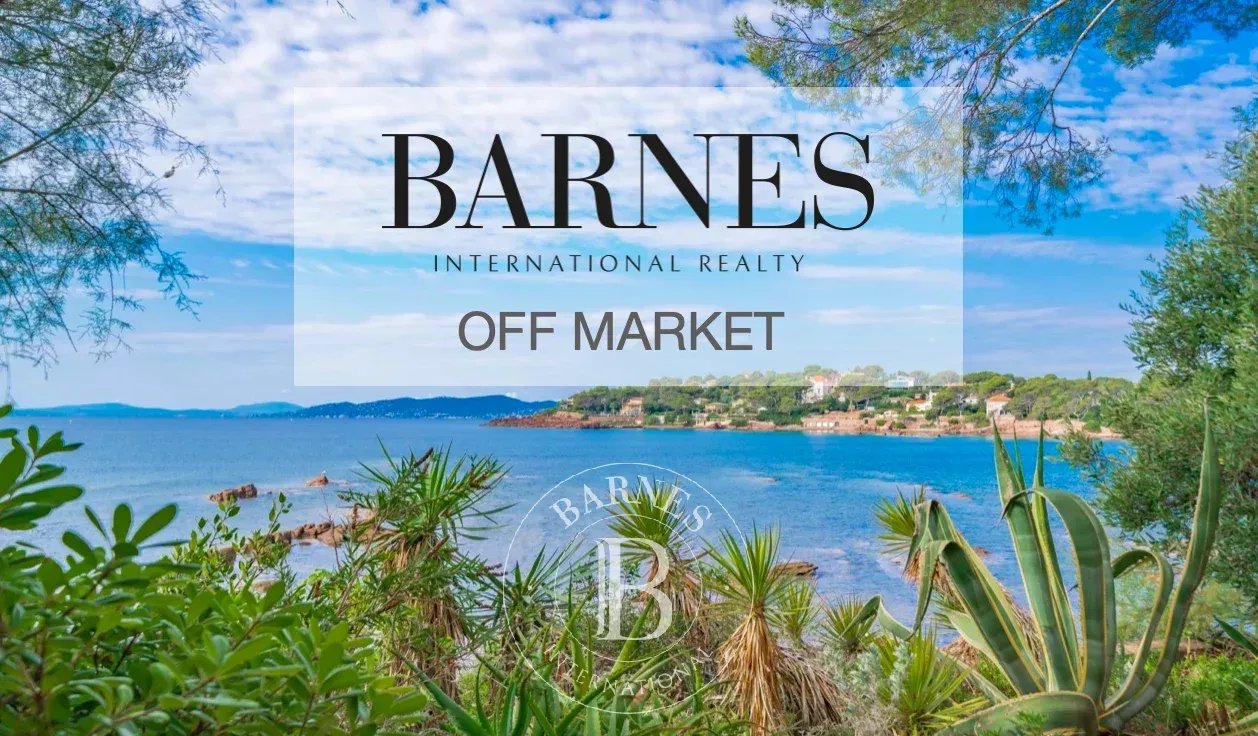 SAINT-RAPHAËL - EXCEPTIONAL WATERFRONT VILLA FROM THE BELLE-ÉPOQUE PERIOD