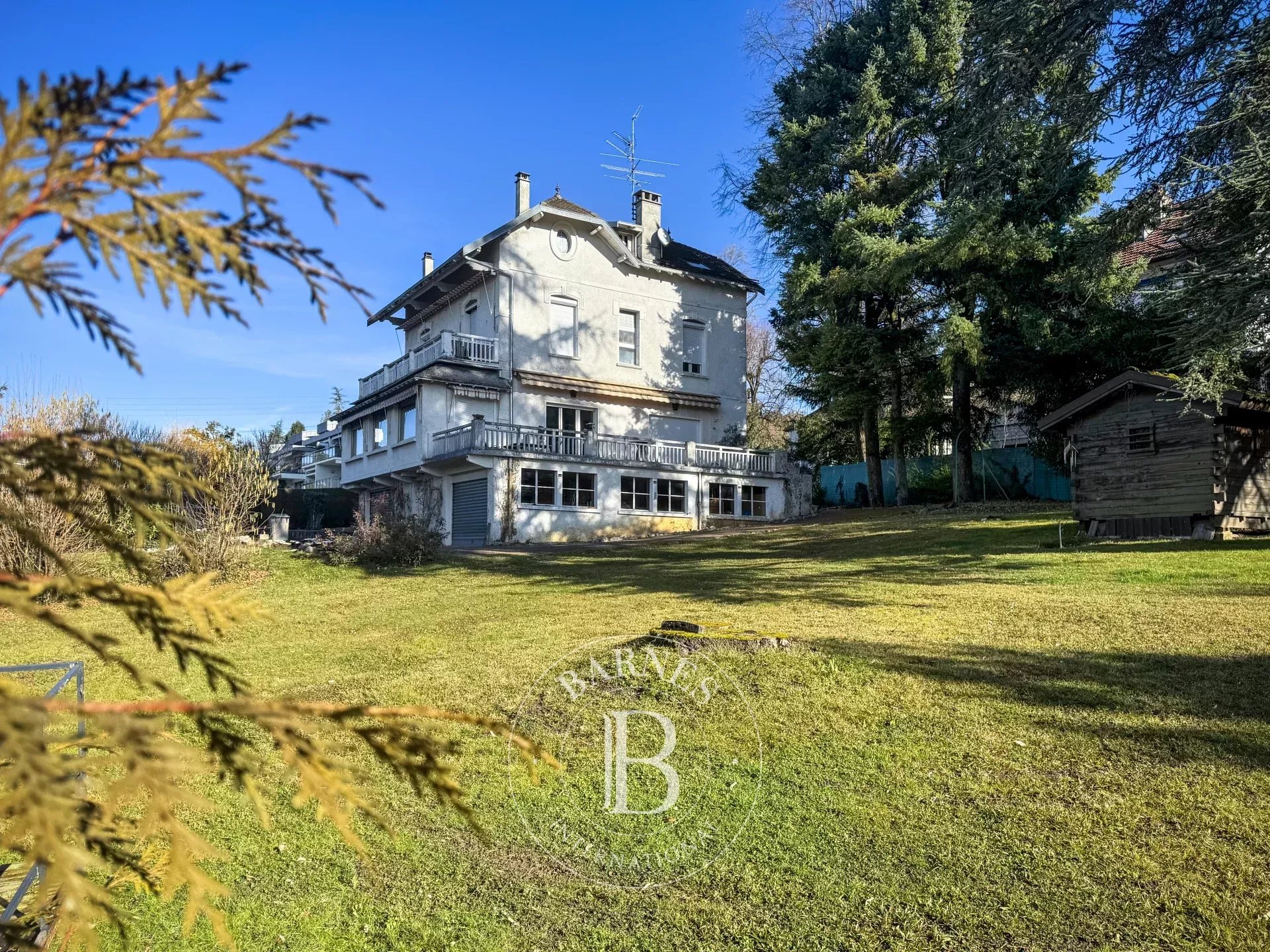 BARNES Aix-les-Bains - AIX-LES-BAINS - PRIME HILLSIDE LOCATION - 1930s LISTED VILLA - 2,560 SQM PARK - PANORAMIC MOUNTAIN VIEWS