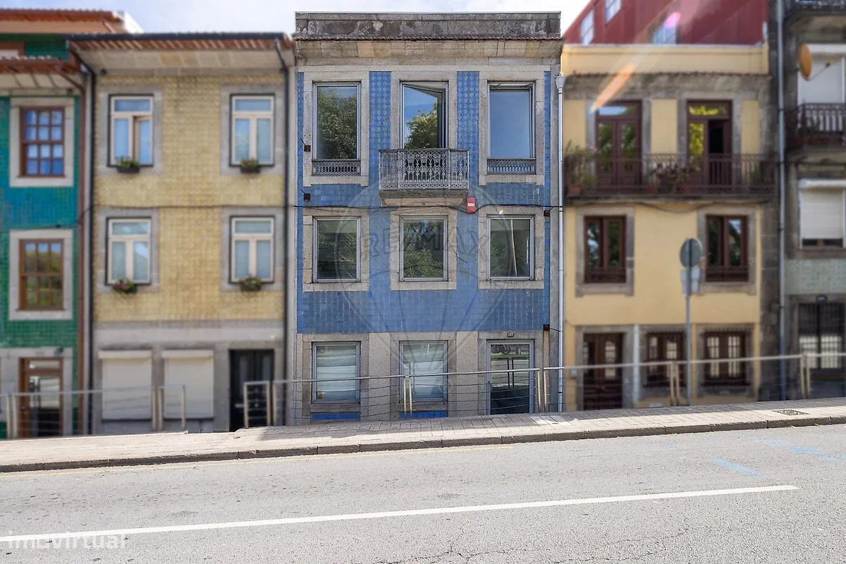 Commercial for sale, Porto (Massarelos, Portugal)