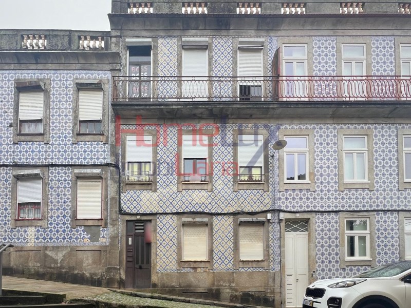 Building for Rehabilitation in Miragaia