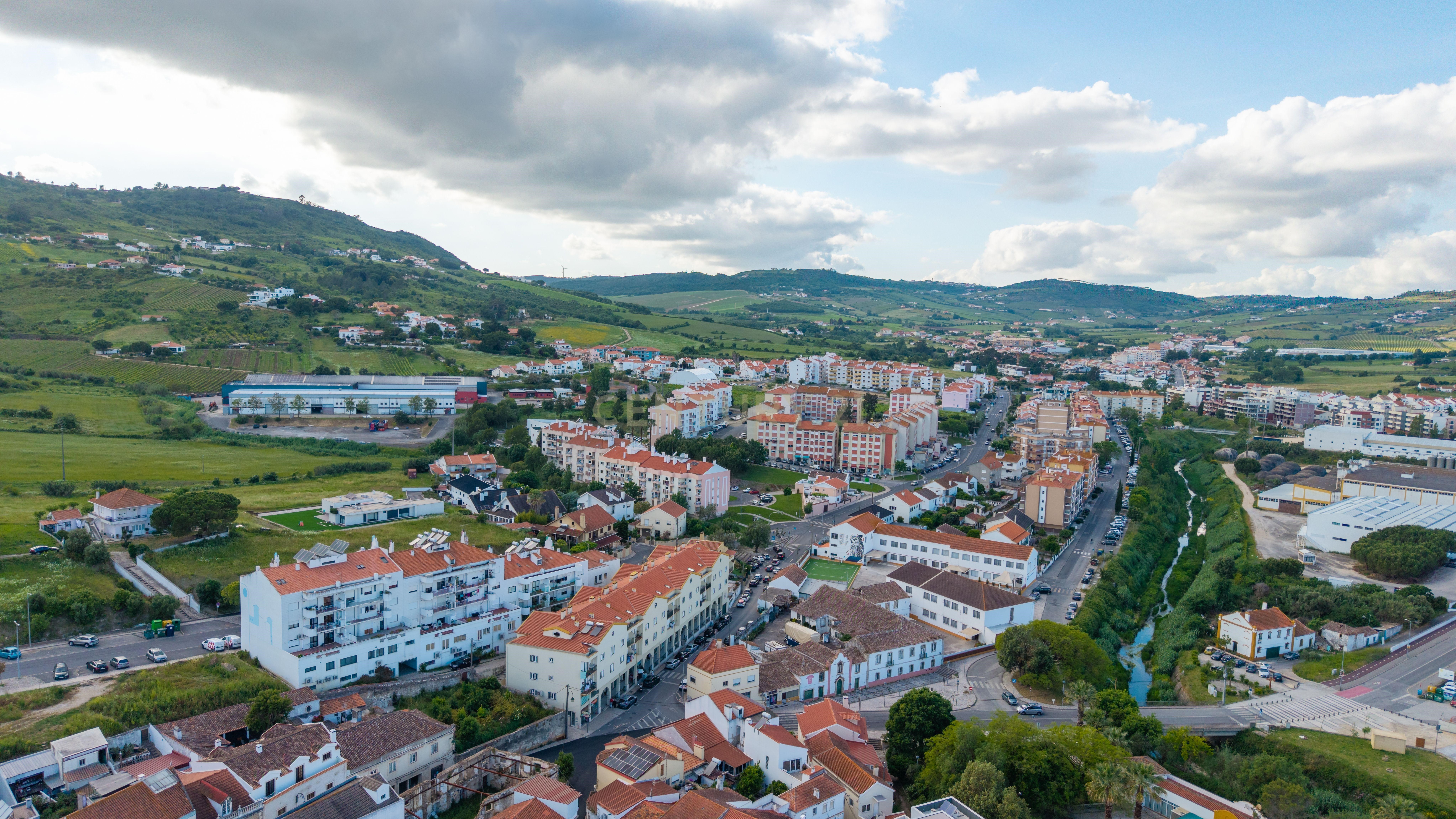 Prédio com enorme potencial | Oportunidade para investidores - Arruda dos Vinhos