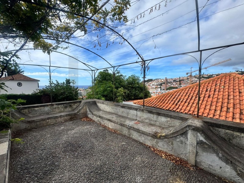 Building with enormous investment potential - Santa Luzia, Funchal