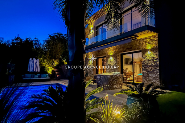 FOR SALE VILLA 6 ROOMS IN SAINTE MAXIME WITH SEA VIEW AREA SOUGHT AFTER