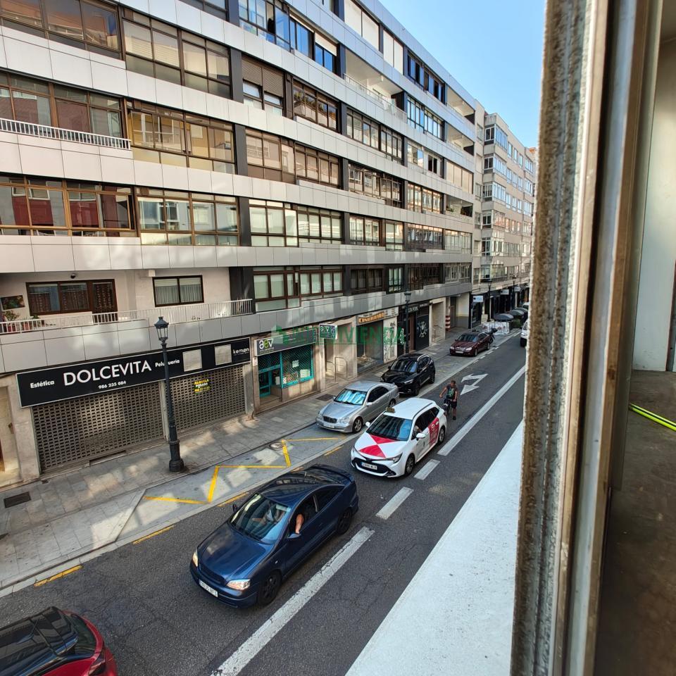 Spacious premises with elevator access in Pi Y Margall