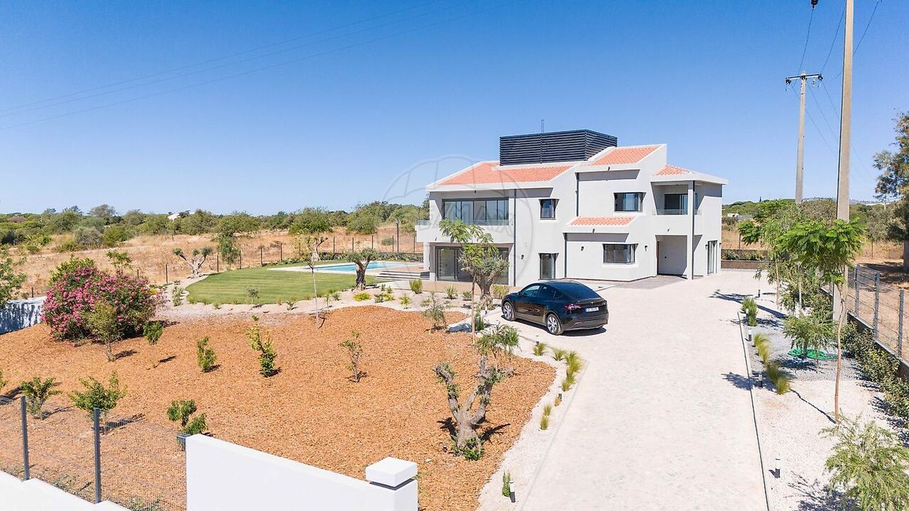 5 bedroom villa for sale in Loulé