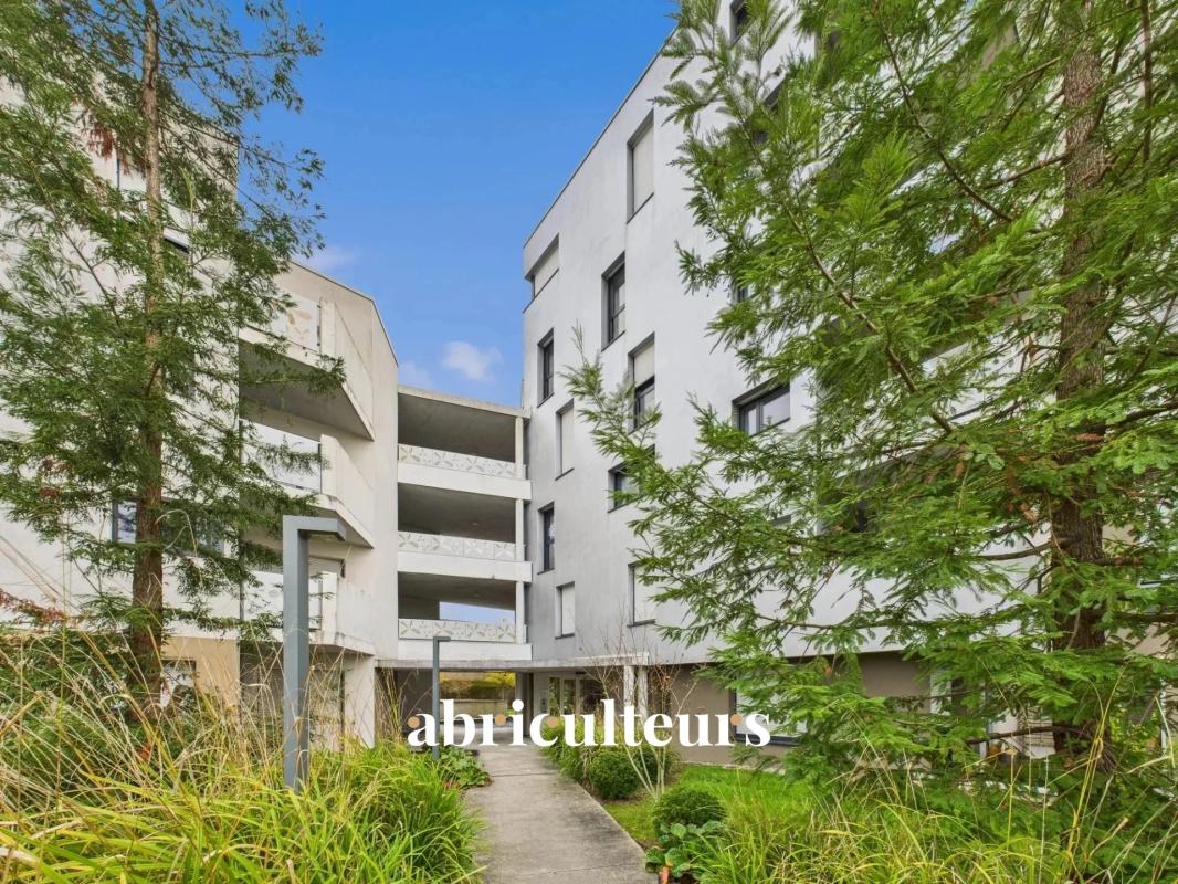 Nice two-room apartment in perfect condition - Modern building, elevator, balcony and parking - bd Emile Gabory in Nantes 44200