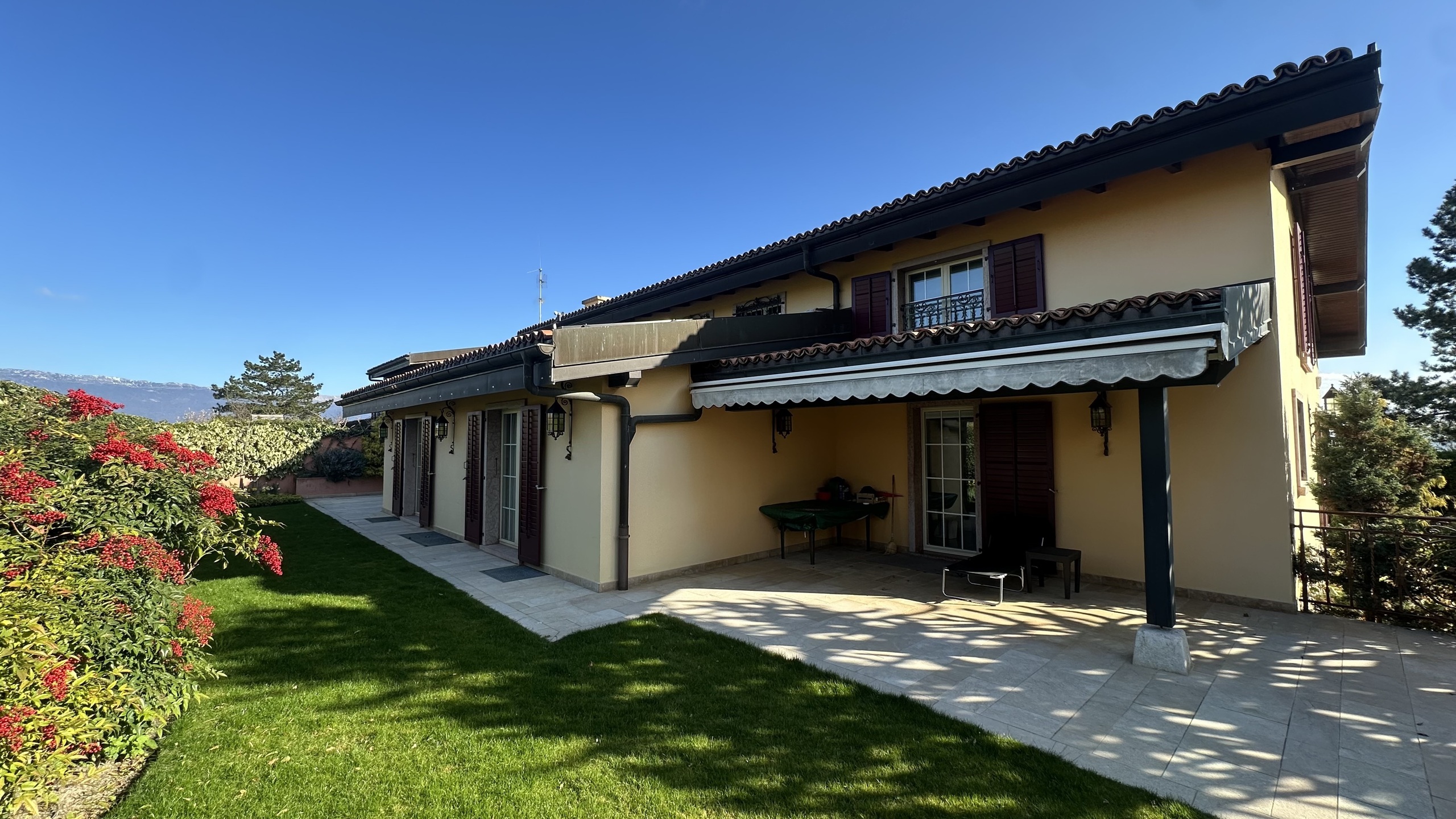 398 m2 of living space - Completely renovated family home!