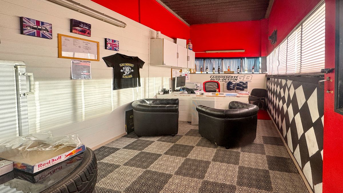 Industrial premises with bodywork in operation - Ideal investor