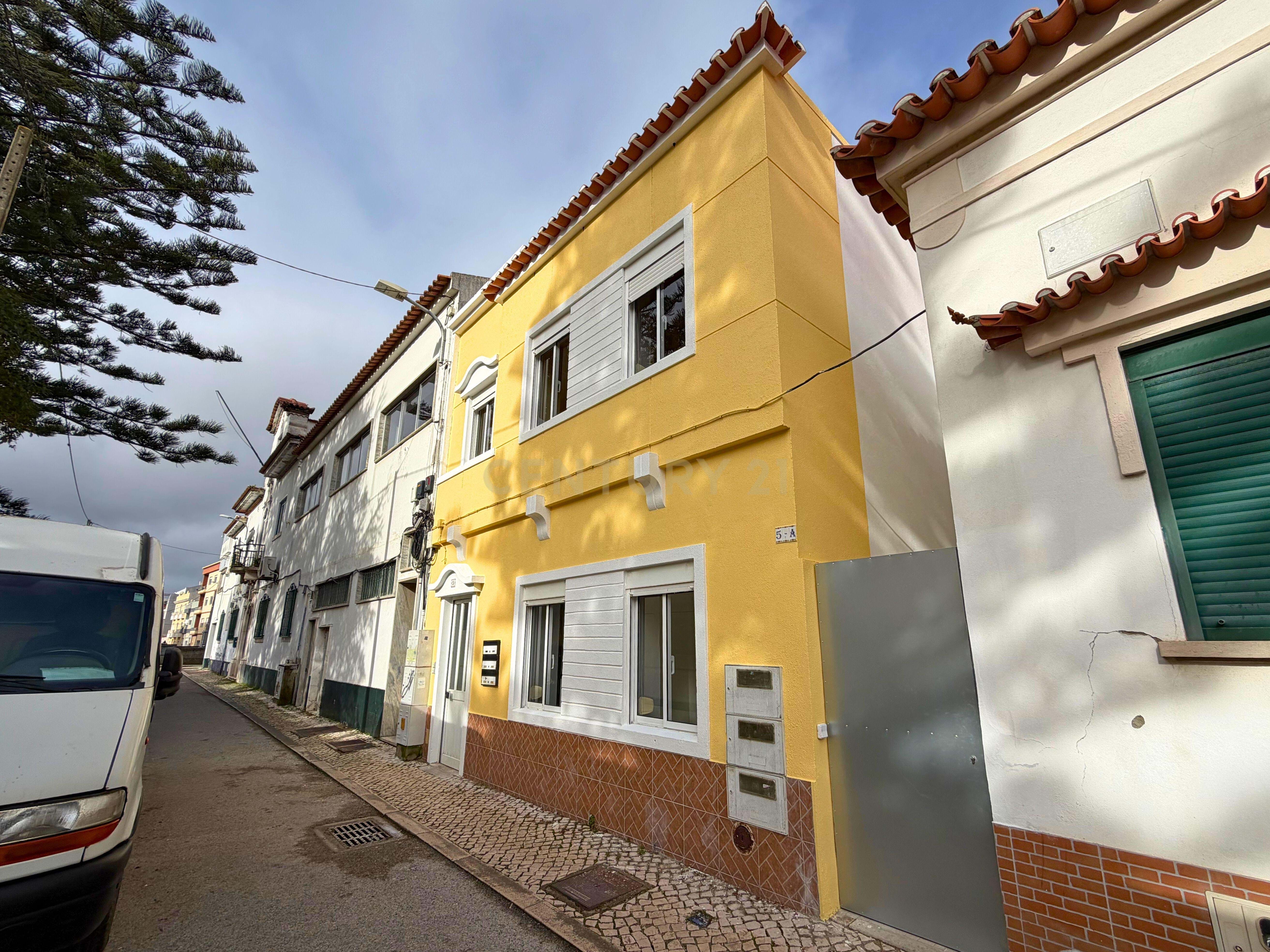 Building | 2 floors | Caldas da Rainha