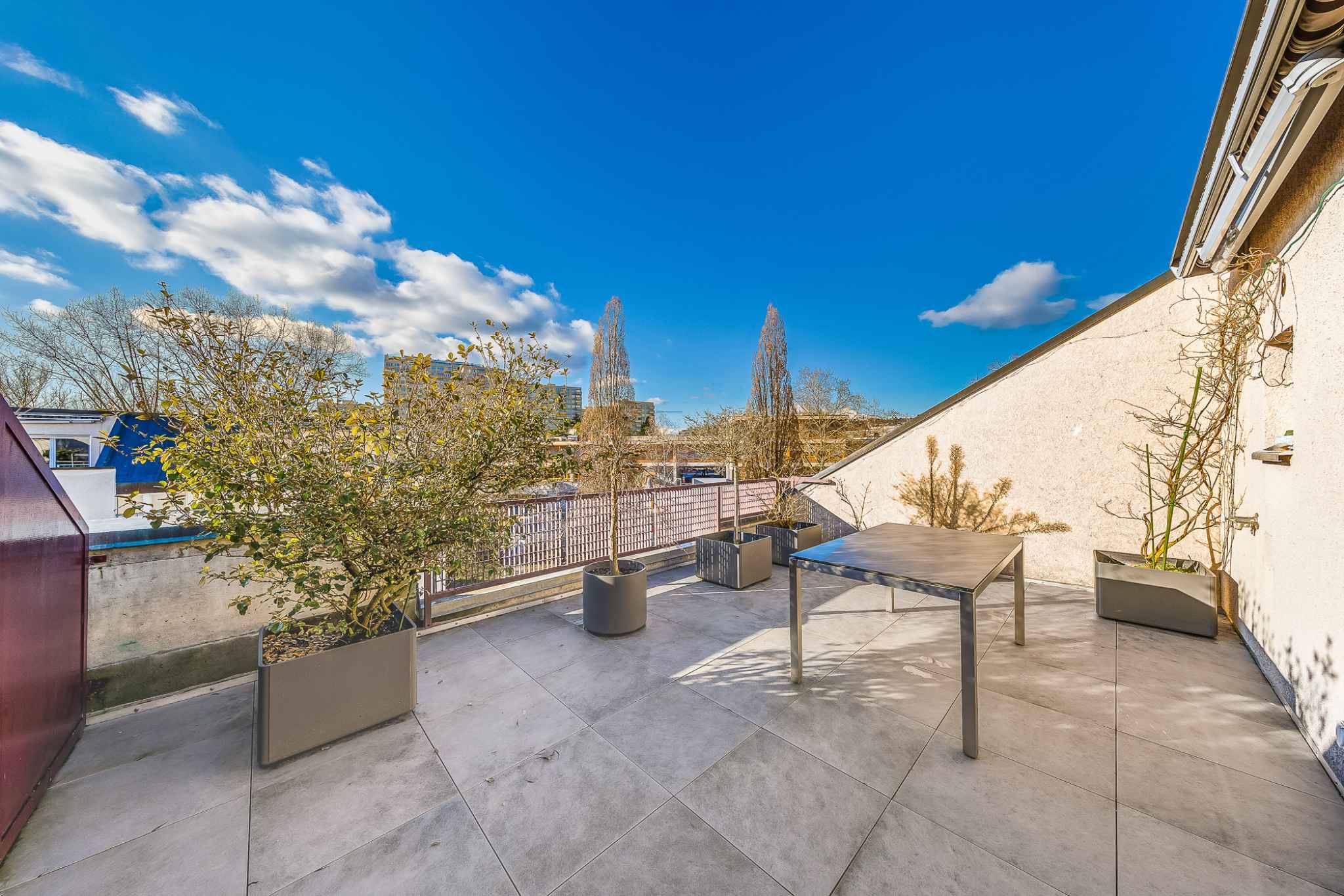 Rare 6 room duplex in Penthouse Popular residential environment