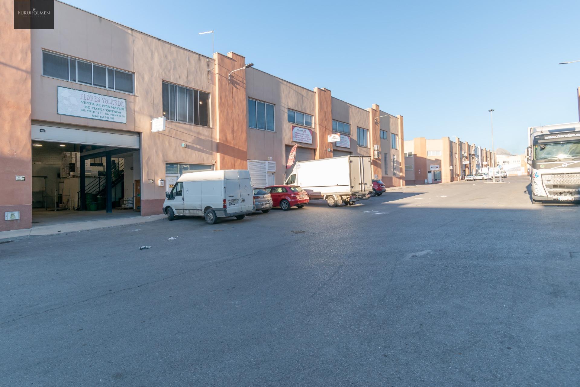 WAREHOUSE FOR SALE IN THE JUNCARIL INDUSTRIAL ESTATE