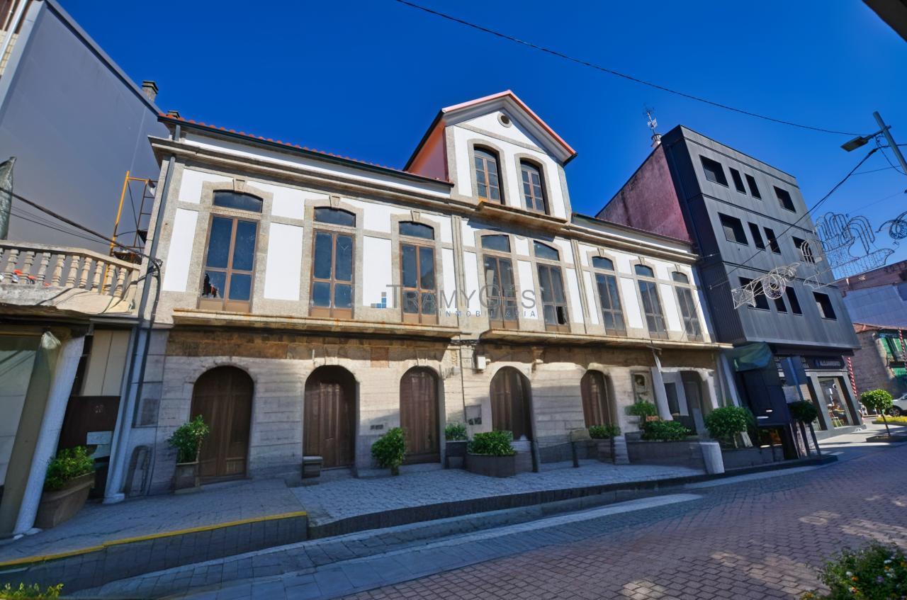 Building in the process of renovation with a boutique hotel project in O Porriño