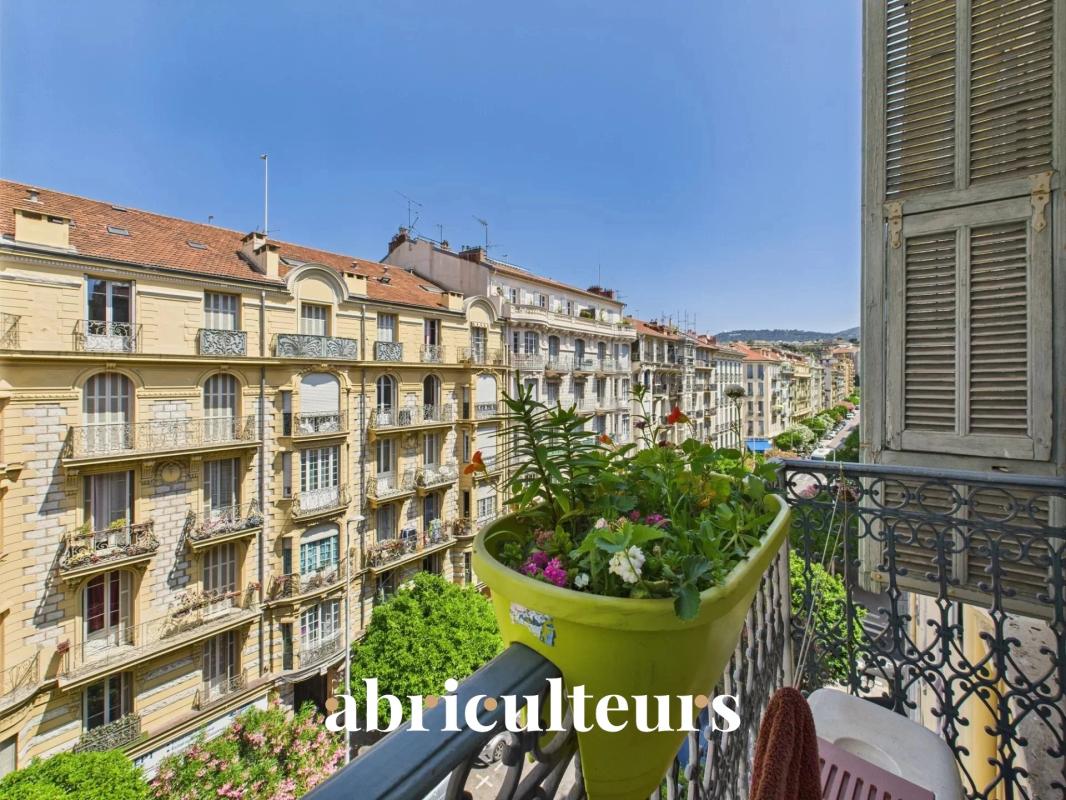 Large T4 apartment of 88 m2 with balcony - Nice Raimbaldi