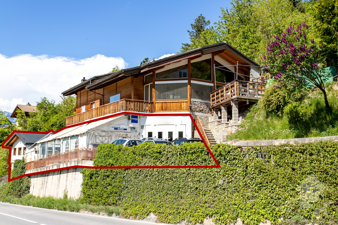 Opportunity: large workshop of 137 m² with second building, 98 m²