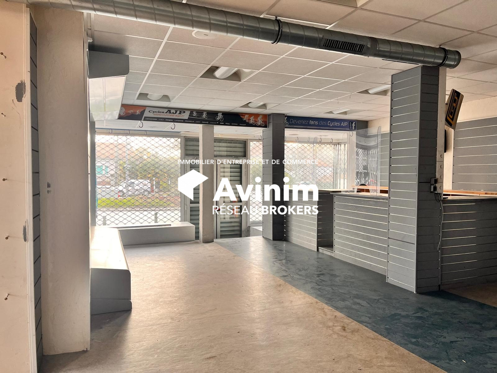 Commercial for sale in Noisy-le-Grand, France