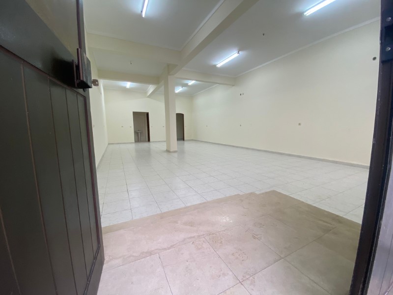 Store for commerce at Av. City of Lisbon, São Marcos - storefront in a busy area, with storage room and toilet