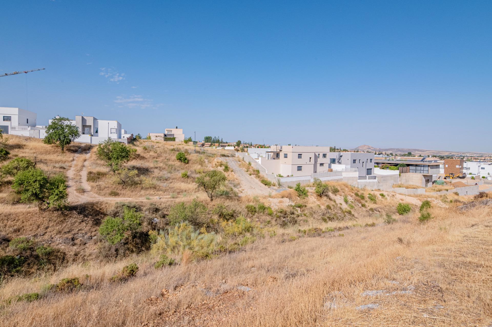 BUILDING PLOT IN LA ZUBIA