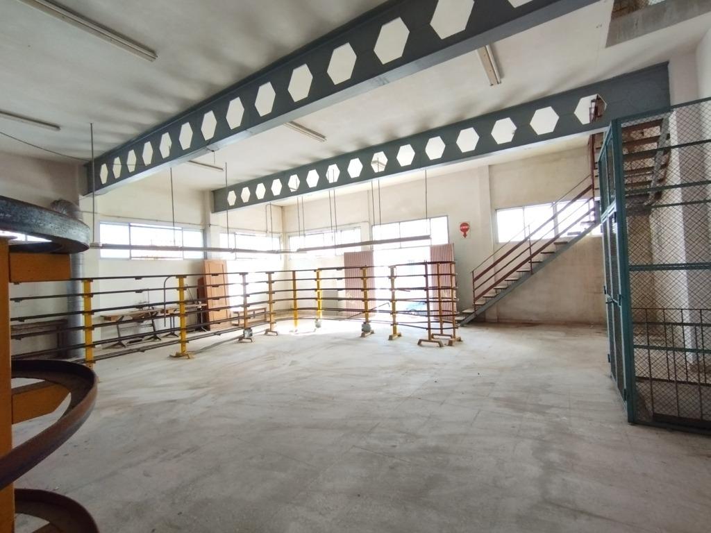 Large Industrial Warehouse of 366 m2 in Elda, Alicante