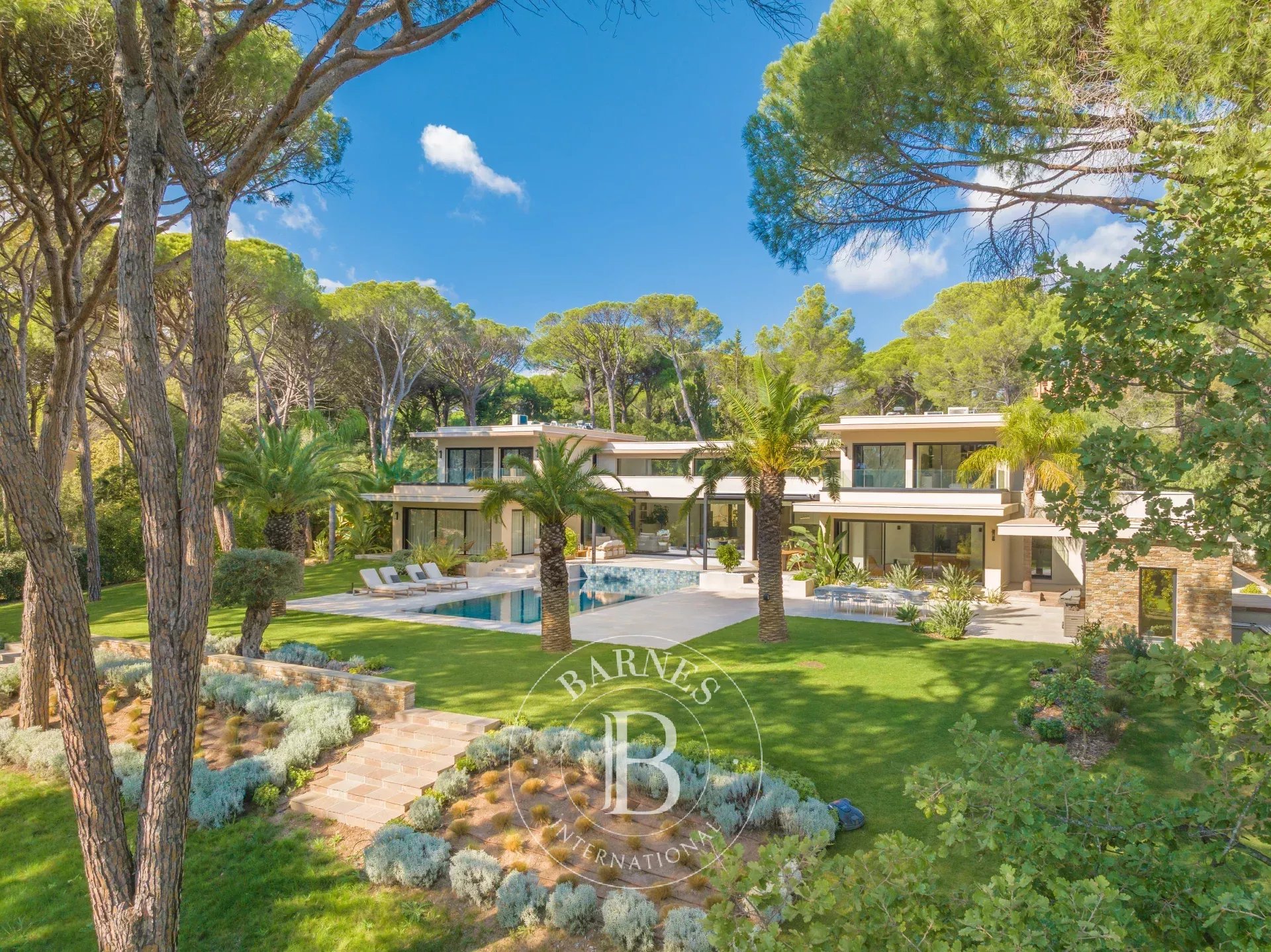 SAINT-RAPHAËL - EXCEPTIONAL CONTEMPORARY VILLA