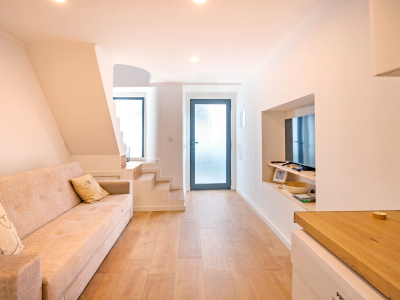 Fantastic building in the center of Sesimbra