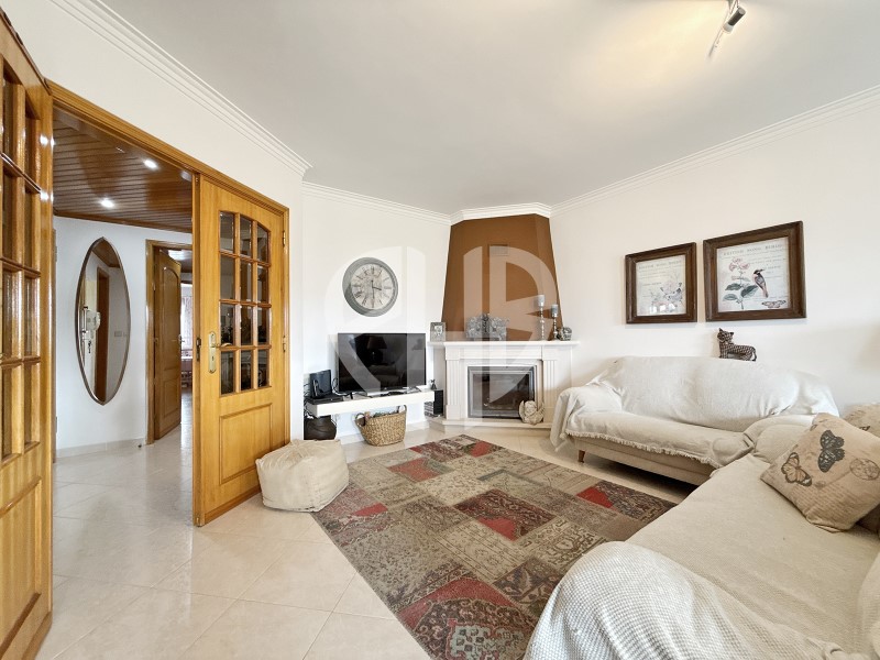 2 Bedroom Apartment // Queluz with Parking