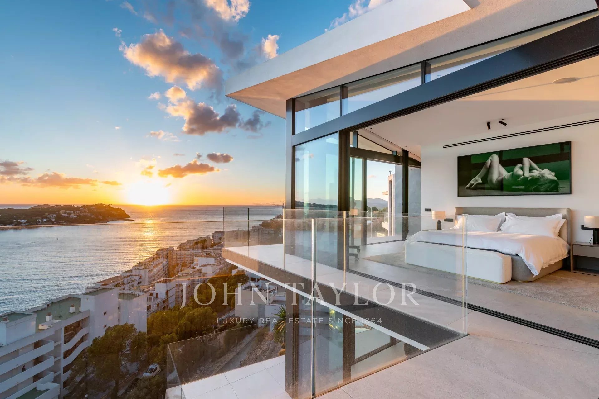 Majestic ultra modern villa with spectacular sea views